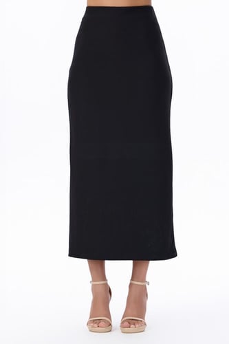 تنورة ميدي بقصة مستقيمة