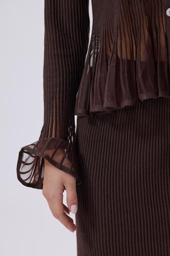 طقم ميدي أنيق باللون البني