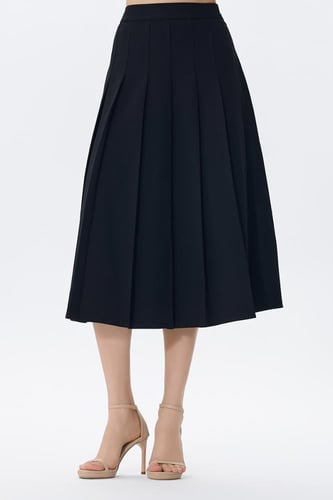 تنورة ميدي سوداء بكسرات أمامية