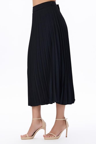 تنورة كلوش بكسرات ميدي