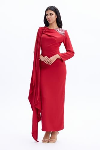 فستان أحمر طويل بوشاح