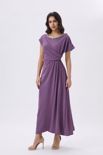 فستان ميدي بنفسجي بقصة ملفوفة وياقة مزينة