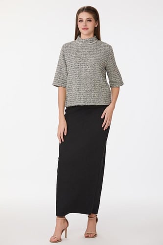 بلوزة توييد مع لؤلؤ