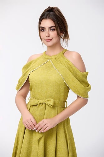 فستان كتان مع لؤلؤ