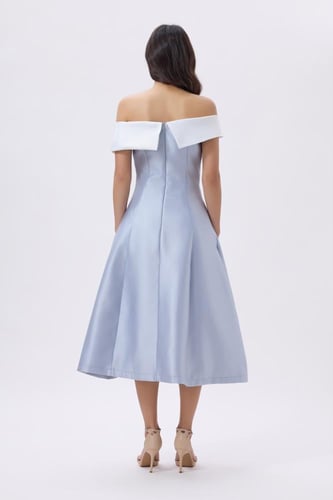فستان ميدي أوف شولدر سماوي وابيض