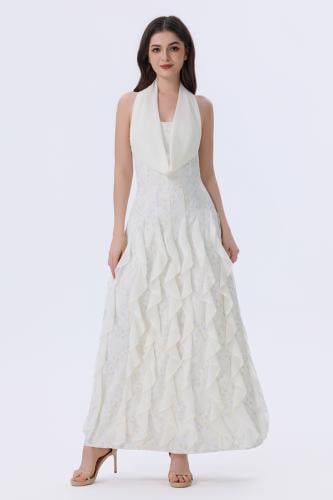 فستان أوف وايت طويل بتفاصيل كشكش