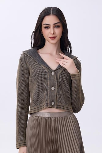 بلوزة بني قصيرة بياقة عريضة