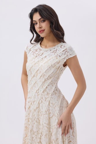 فستان دانتيل أوف وايت ميدي | Prando