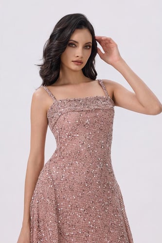 فستان مزين باللؤلؤ