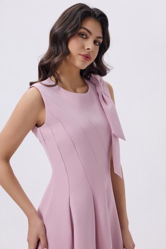 فستان ميدي وردي أنيق بتفصيل عقدة جانبية