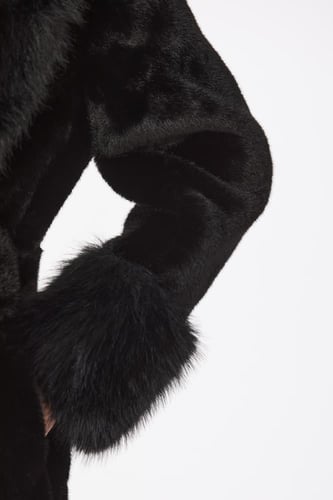 جاكيت فرو اسود