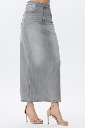 تنورة جينز طويلة بخصر مرتفع