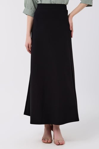 تنورة كريب ناعم أسود