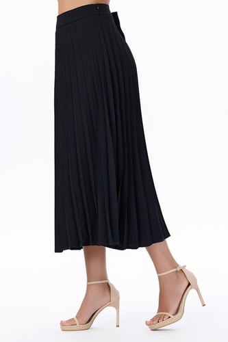 تنورة كلوش بكسرات ميدي