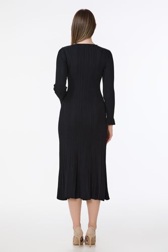 فستان اسود استرتش