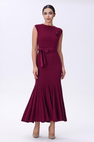 فستان شتوي عنابي بدون أكمام بربطة خصر