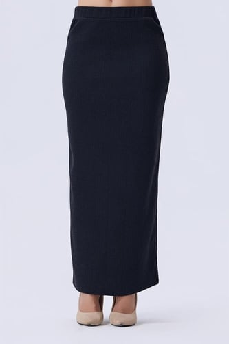 تنورة ضيقة سوداء شتوي