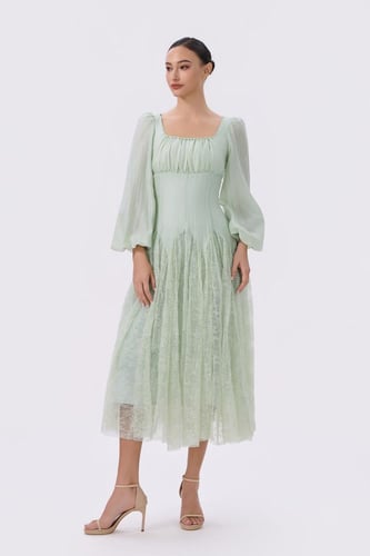 فستان تركواز بأكمام فضفاضة