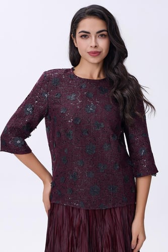 بلوزة بالون البرغندي بتفاصيل بارزة