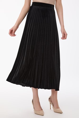 تنورة كلوش مخمل