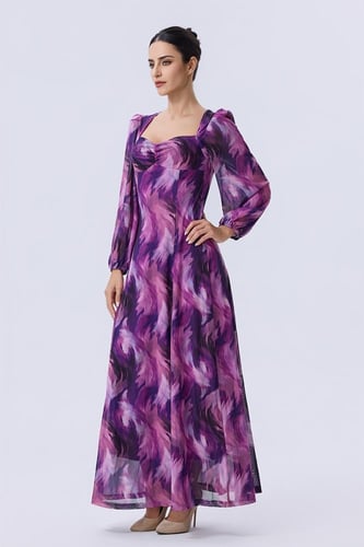 فستان بنفسجي مطبع طويل بياقة مربعة