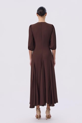 فستان ماكسي بني أنيق
