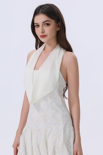 فستان أوف وايت طويل بتفاصيل كشكش