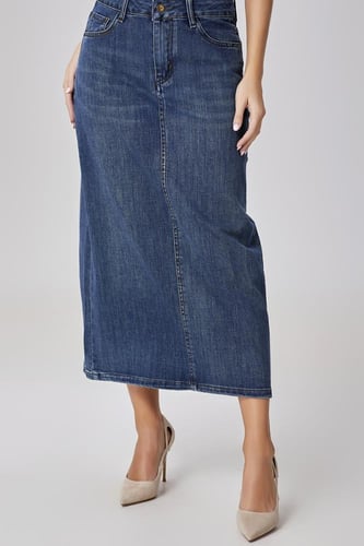 تنورة جينز متوسطة الطول بفتحة خلفية