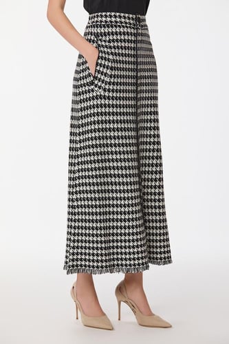 تنورة صوف ناعم