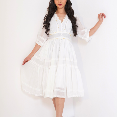 فستان مزين بالؤلؤ الذهبي