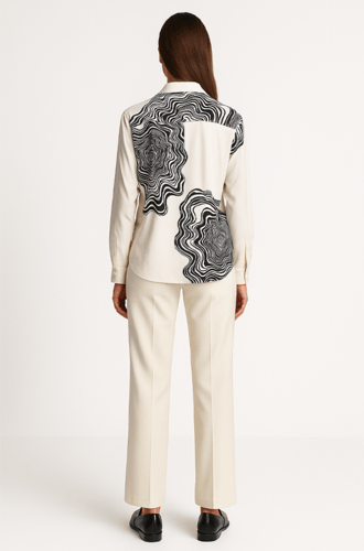 بلوزة ساتان بطبعة موجات