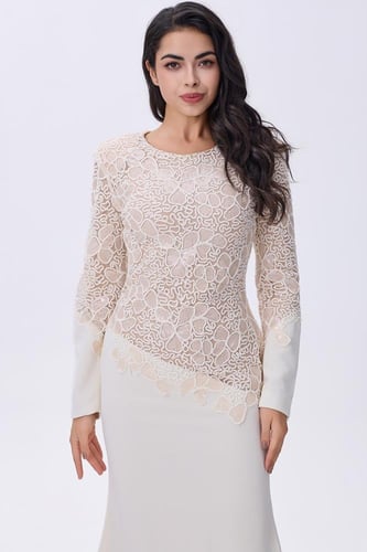 فستان دانتيل أوف وايت طويل بأكمام طويلة