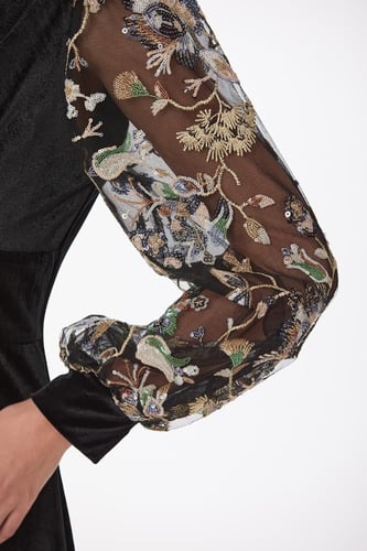 فستان مخمل مع تطريز