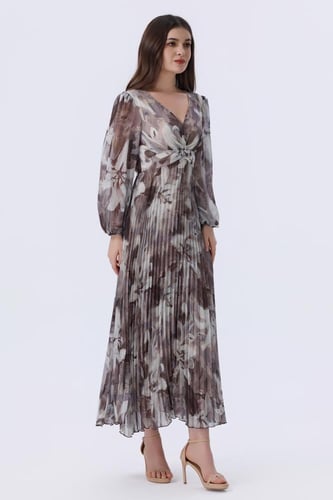 فستان بني فاتح