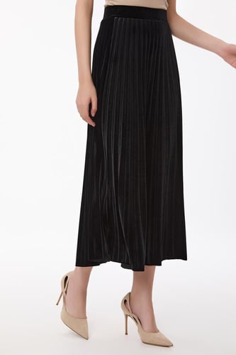 تنورة كلوش مخمل