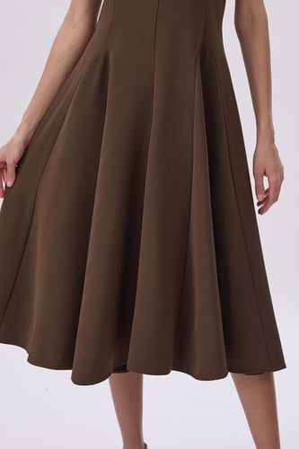 فستان بني ميدي