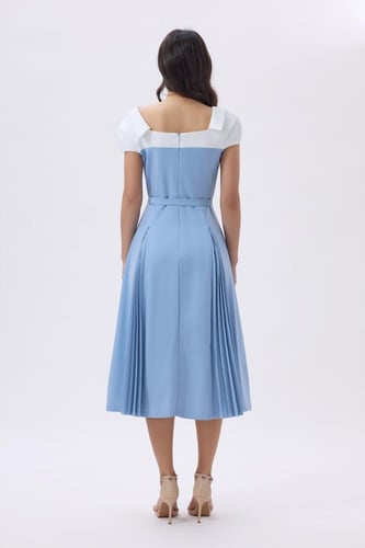 فستان ميدي أزرق فاتح بحزام