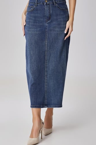 تنورة جينز متوسطة الطول بفتحة خلفية