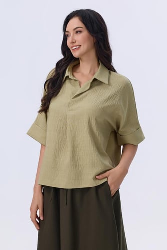 بلوزة زيتي بقصة مريحة وأكمام واسعة وياقة كلاسيكية...