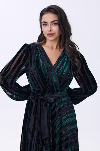 فستان أسود بطبعة أخضر مخملية