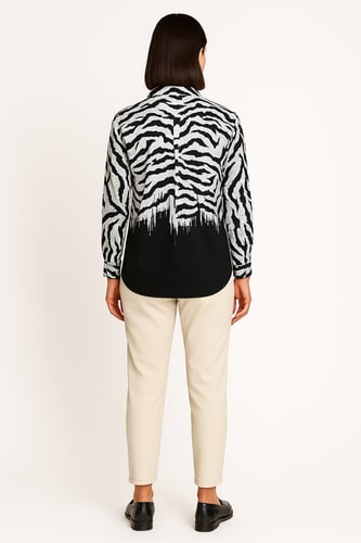 بلوزة ساتان مطبوعة