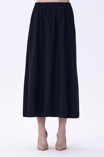 تنورة شتوي سوداء واسعة بخصر مطاطي