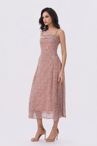 فستان مزين باللؤلؤ