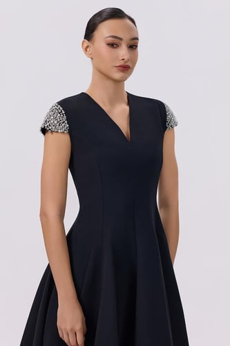 فستان اسود ميدي