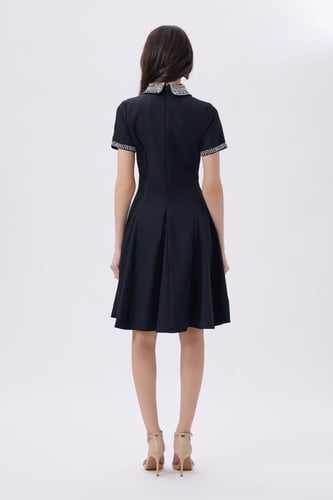 فستان أسود ميدي