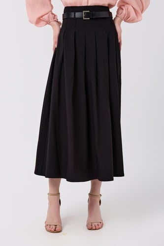 تنورة كريب أسود بثنيات متعددة