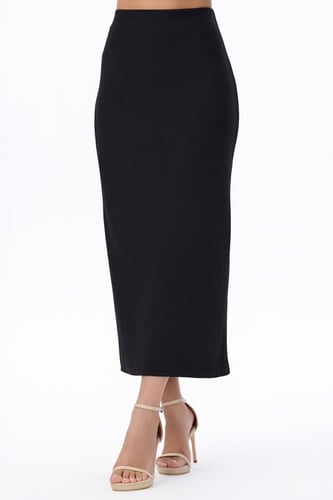 تنورة ميدي بقصة مستقيمة