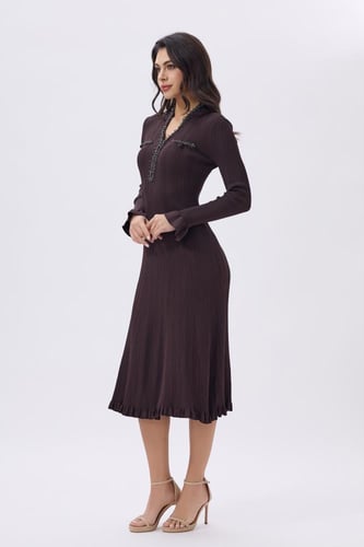 فستان ميدي بني أنيق بتطريز ناعم