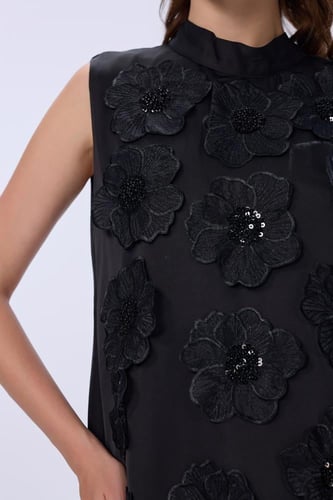 فستان اسود ساتان