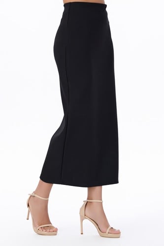 تنورة ميدي بقصة مستقيمة